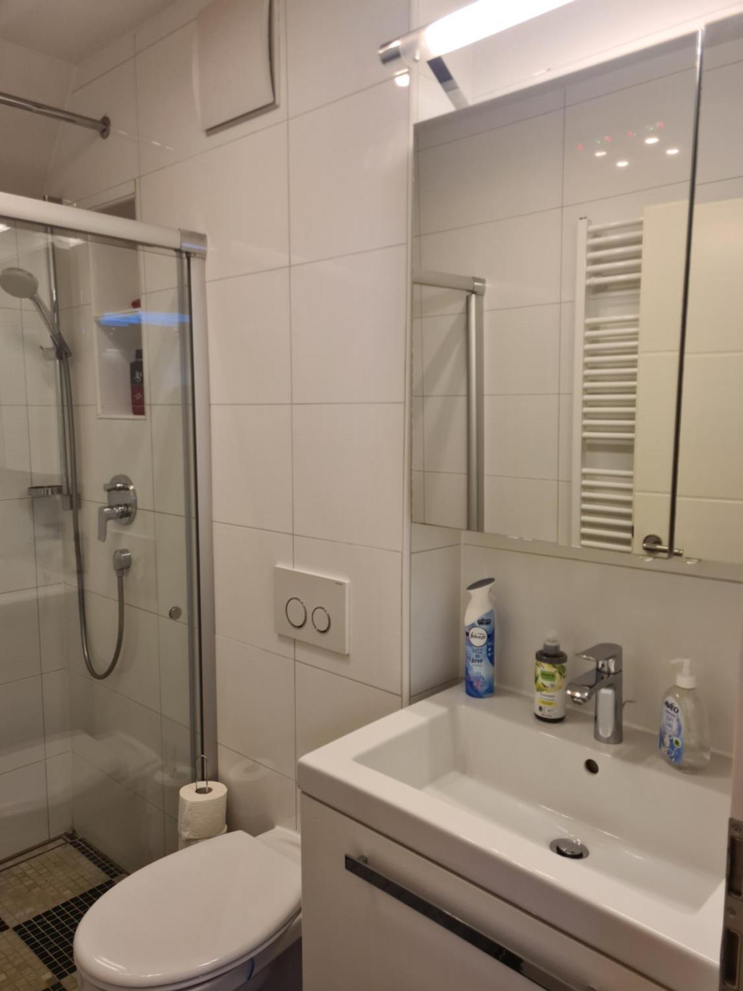 Exklusive Moderne 2 Zi. In Ruhiger Lage Apartment *